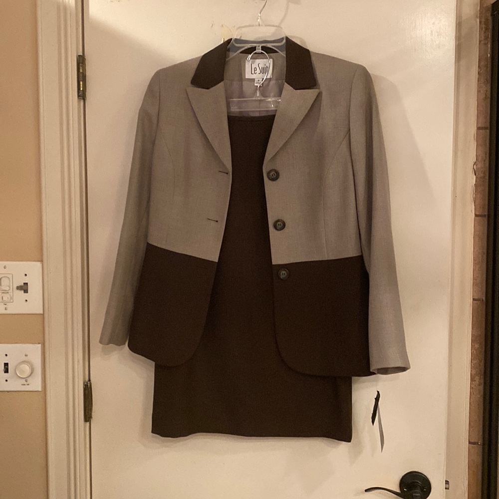 Le Suit Two-Tone Gray and Brown Blazer